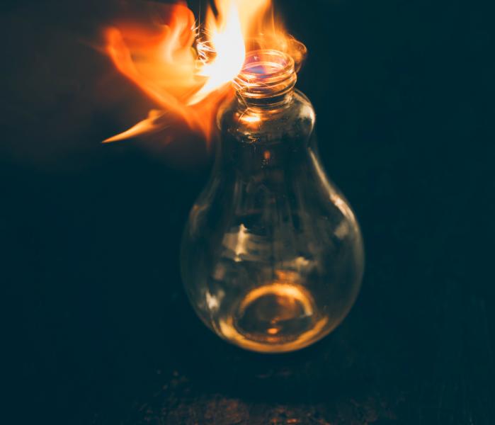 Свет лампочка огонь