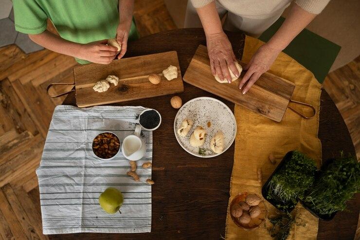 top-view-woman-kid-preparing-food_23-2150279888.jpg еда